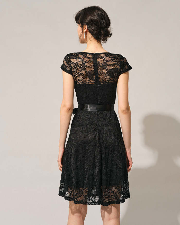 The Black Sweetheart Neck Lace Midi Dress