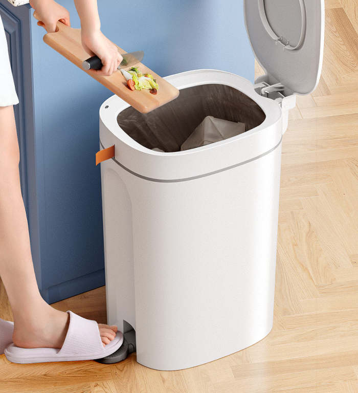 Escape Packing With Double Lid Trash Can