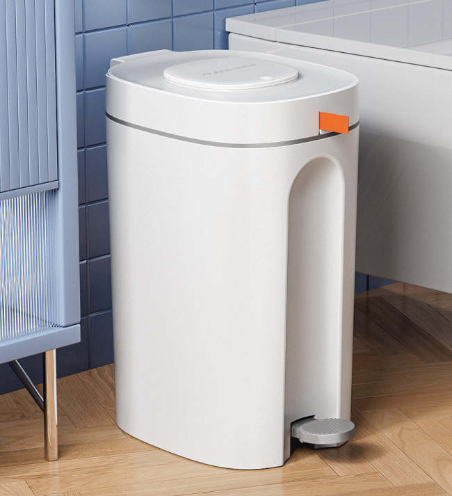 Escape Packing With Double Lid Trash Can
