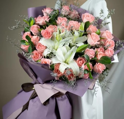 35  pink roses (flowers)
