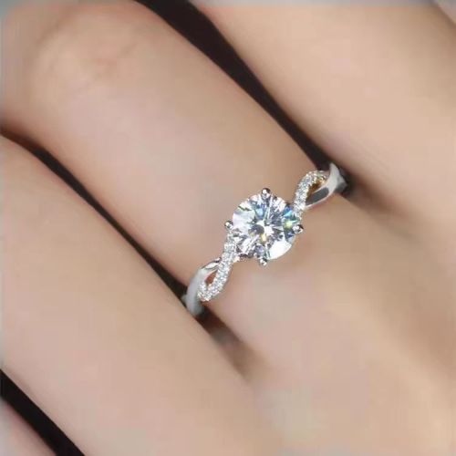 1 carat Mosan diamond ring in gold as a gift for girlfriend