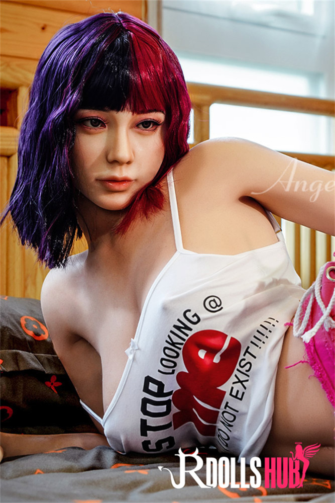 kissing a sex doll Steamy teen makeout session with sex doll main image 0