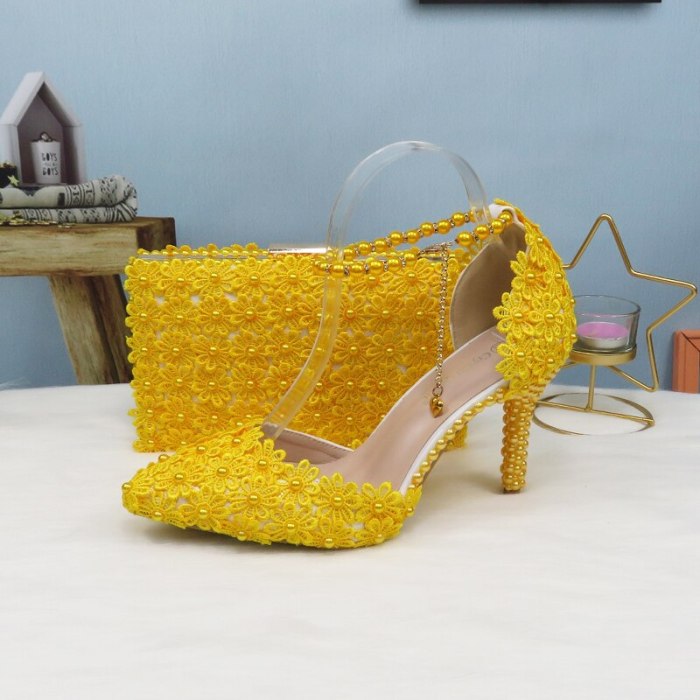 White Lace Flower wedding shoes with matching bags High heels Pointed Toe Ankle Strap Ladies Party shoe and bag set Pearl Shoe