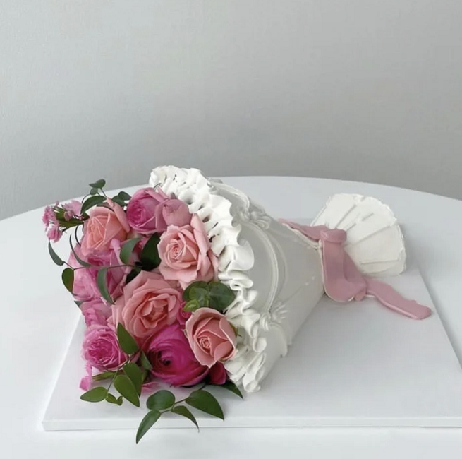 Flower cream birthday cake
