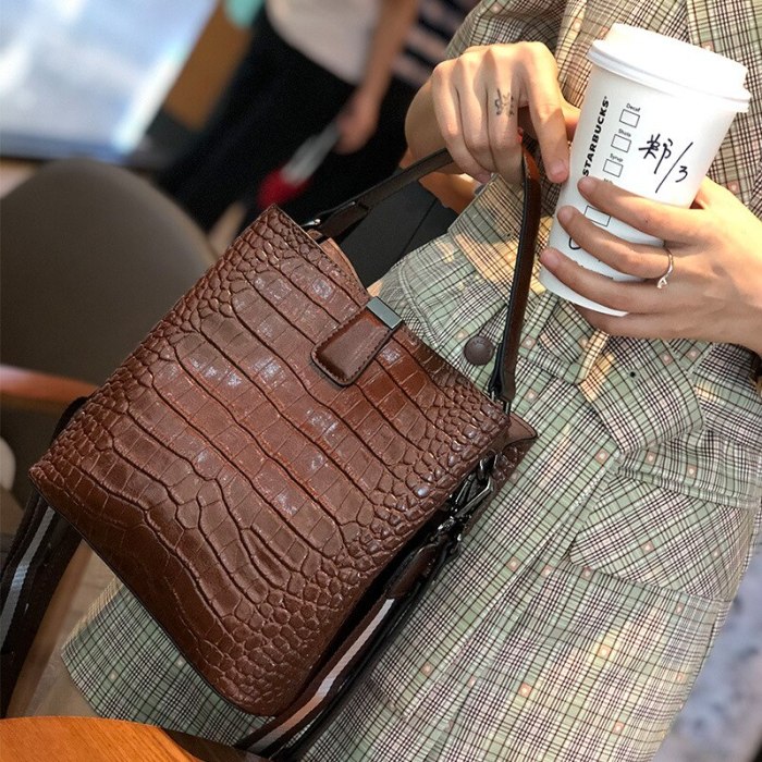 Oyixinger Bags For Women 2020 New Crocodile Pattern Handbags Cowhide Leather Shoulder Bag Female Fashion Solid Bucket Women Bag