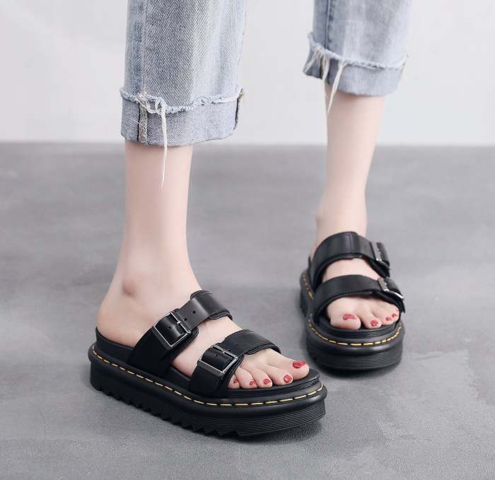 LEATHER FISH MOUTH FASHION SANDALS