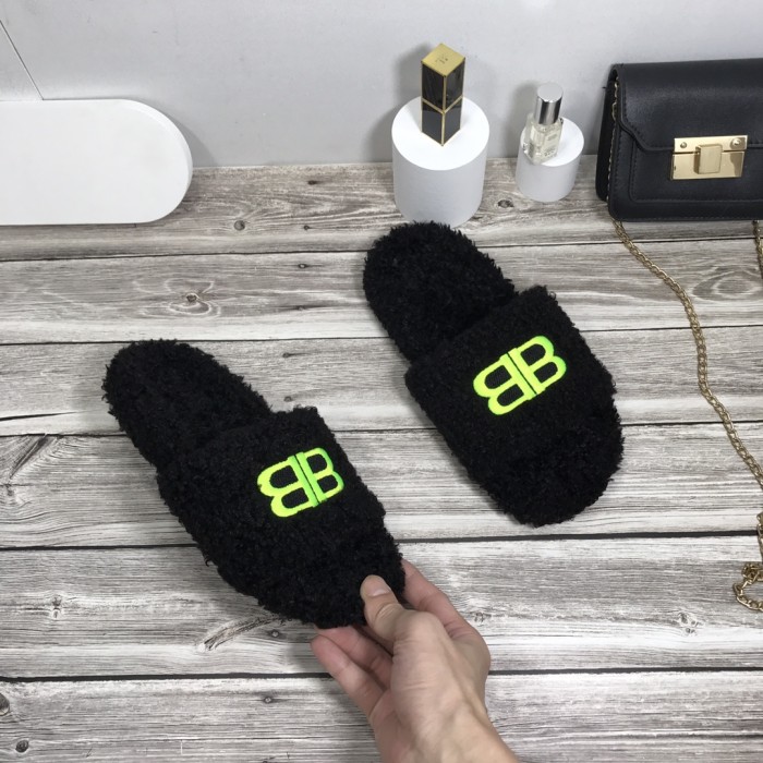 YM# Fluffy Slippers Plush Slippers