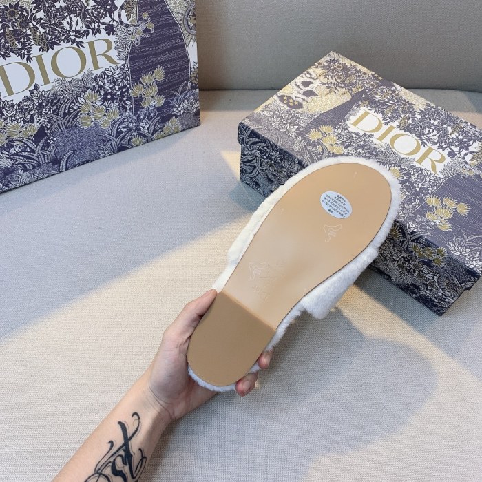 YM# Fluffy Slippers Plush Slippers