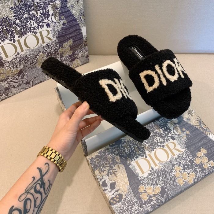 YM# Fluffy Slippers Plush Slippers