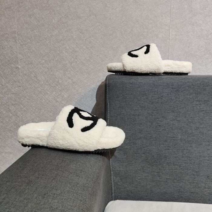 YM# Fluffy Slippers Plush Slippers