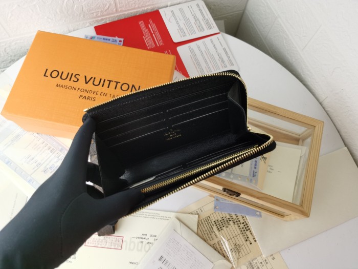 YB 69037# Wallet