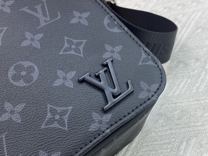 YB 46255# Mens Messenger bag 25 x 22 x 7CM