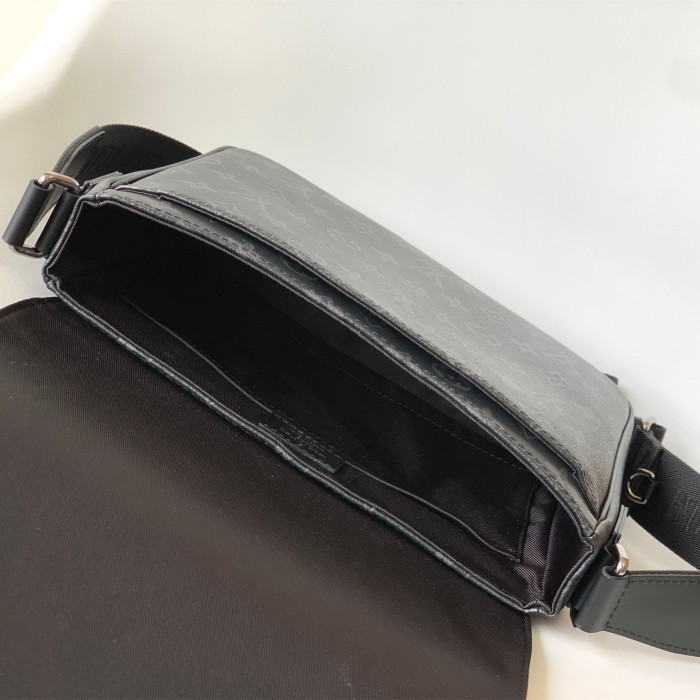 YD 46255# High Quality Mens Messenger bag 25 x 22 x 7CM
