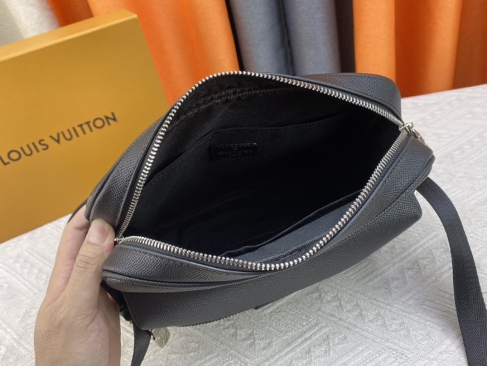 YB 30233# Mens Messenger bag 25x20x10.5CM
