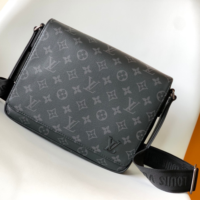 YD 46255# High Quality Mens Messenger bag 25 x 22 x 7CM