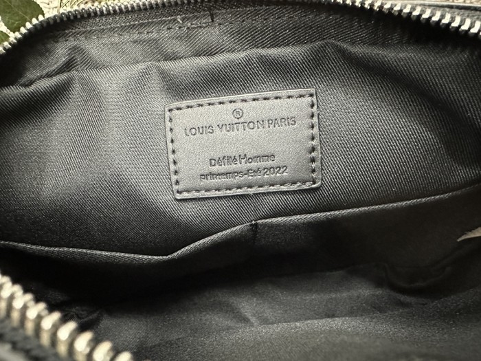 YB 40438# Mens Messenger bag 25.0 x 18.5 x 7.0CM
