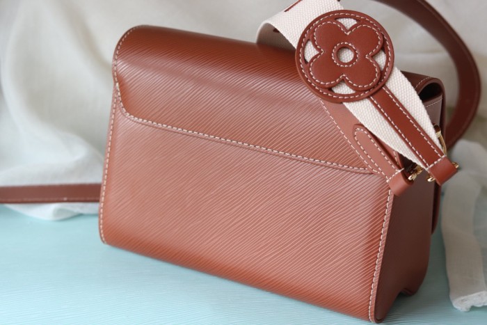 HML# High Quality Womens Messenger Bag 23 x 17 x 9.5CM