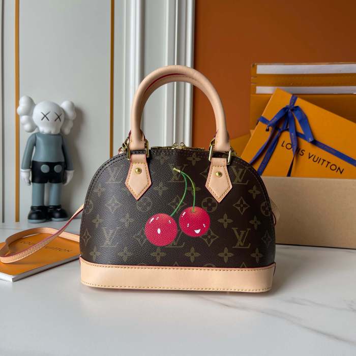 AA#  Womens Nano Alma Messenger Bag