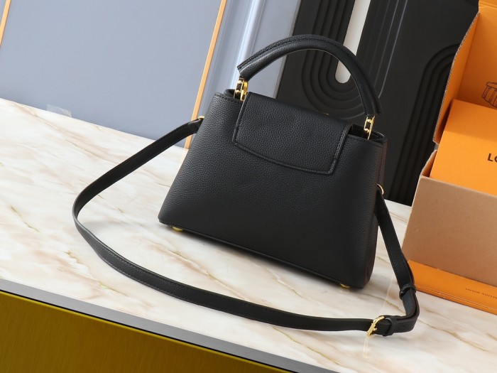 AA# Womens Capucines Lovelock Chain Bag Messenger Bag