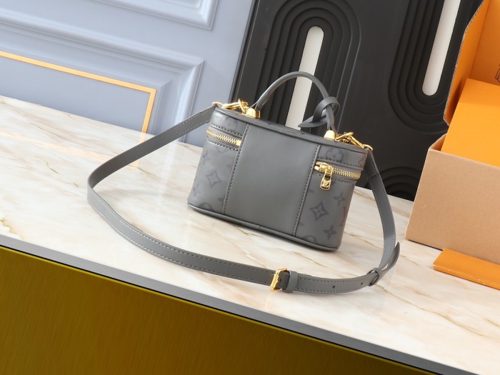 AA# Womens Vanity Chain Pouch Messenger Bag 19 × 11.5 × 6.5 cm