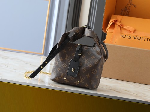 AA# Womens Atlantis BB Bag 17x17x7CM