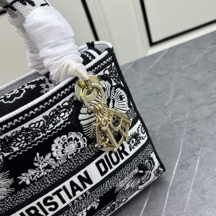 AAAAA# High Quality Womens Lady Embroideried Hand Bag Messenger Bag 24*20*11CM