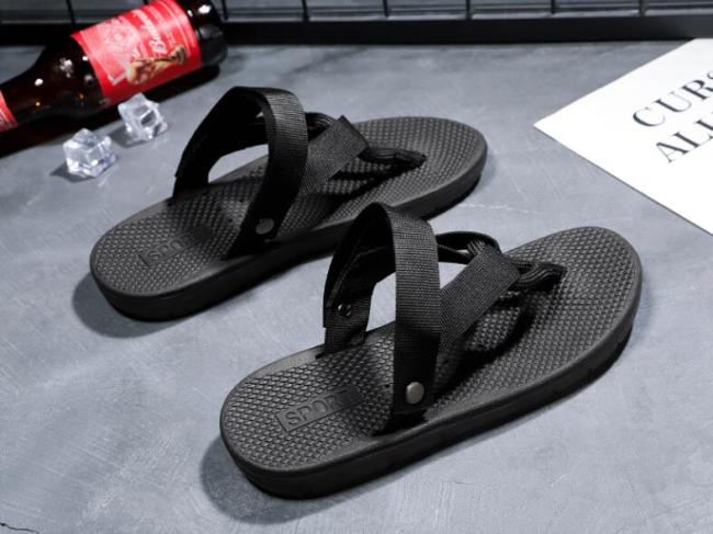 Men's slippers wear summer non slip Beach Sports and leisure sandals, Vietnam clip foot deodorant flip flops