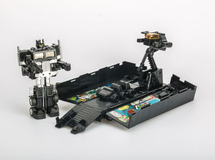 TRANSFORMERS G1 Reissue Black Optimus Prime Brand New Kids Toy Actionv Free Shipping