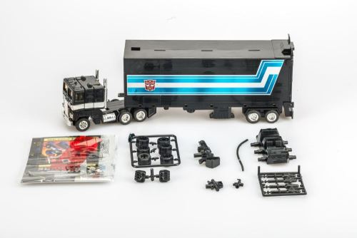TRANSFORMERS G1 Reissue Black Optimus Prime Brand New Kids Toy Actionv Free Shipping