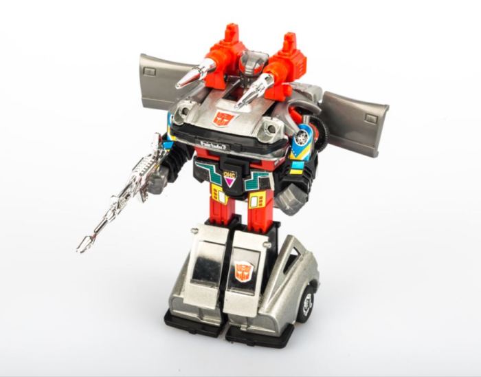 TRANSFORMERS G1 Reissue Bluestreak brand new Kids Toy Action Figure Free Shipping