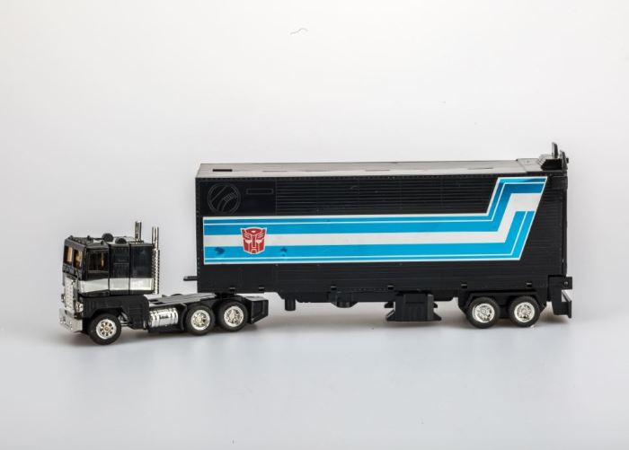 TRANSFORMERS G1 Reissue Black Optimus Prime Brand New Kids Toy Actionv Free Shipping
