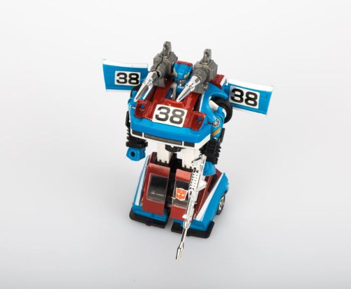 TRANSFORMERS G1 Reissue Smokescreen brand new Kids Toy Action Figure Free Shipping