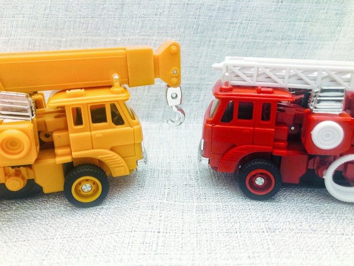 TRANSFORMERS G1 Reissue Grapple and Inferno Gift Kids Toy Action Brand new