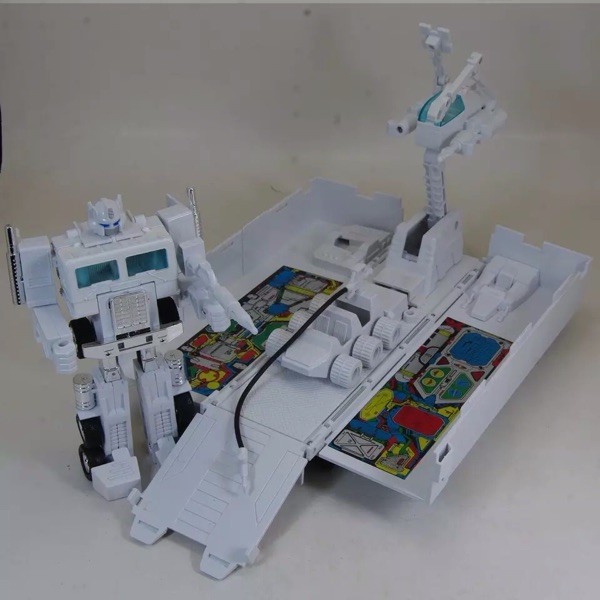 TRANSFORMERS G1 Reissue White Optimus Prime Brand New Kids Toy Actionv Free Shipping