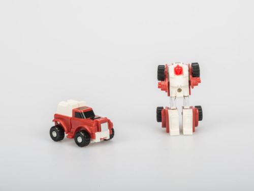 TRANSFORMERS G1 Reissue SWERVE brand new Kids Toy Action Figure Free Shipping