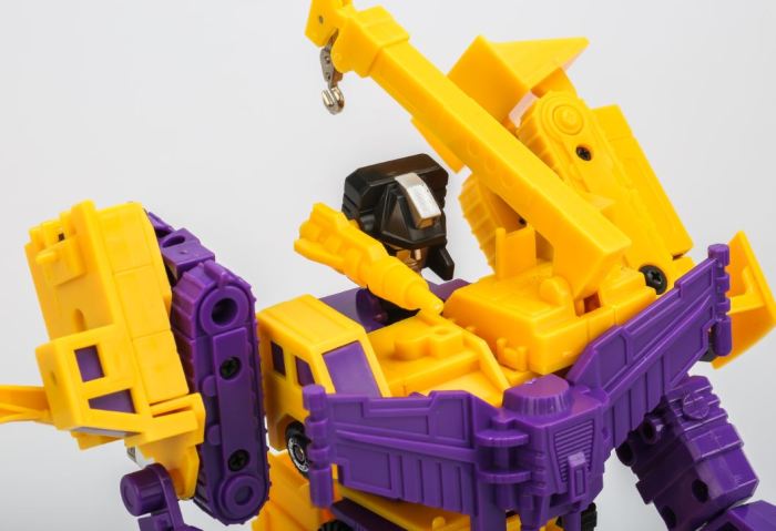 TRANSFORMERS G1 reissue Yellow Devastator Brand new action figure Free shipping