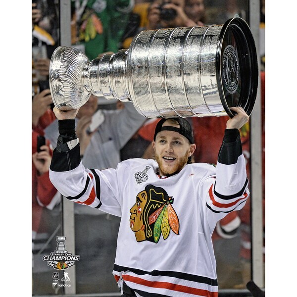 Patrick Kane Chicago Blackhawks Fanatics Authentic Unsigned 2013 Stanley Cup Champions Raising Cup Photograph
