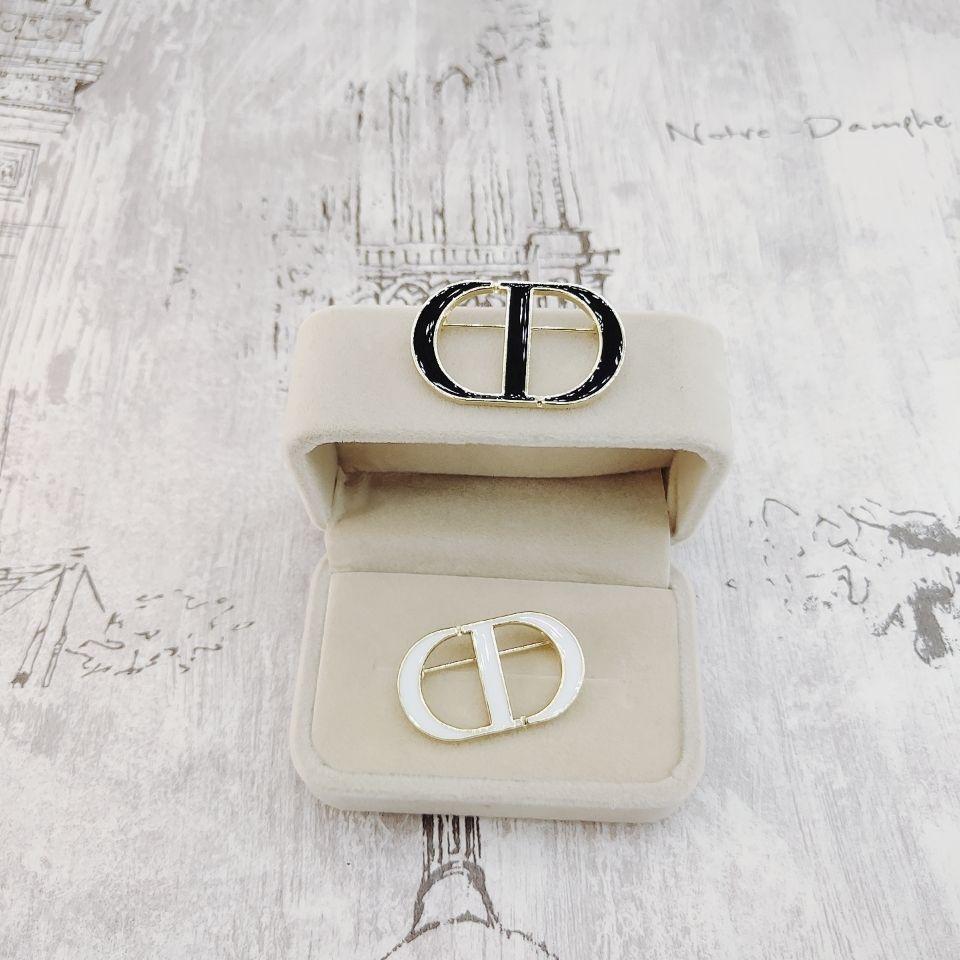 New Luxury Brooch CD Autumn And Winter High-end Dress Sweater Accessories Jacket Suit Hat