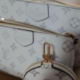 Master Craftsma Version White Three Piece Single Shoulder Bag Messenger Bag Hand Bag Mobile Phone