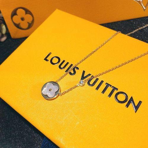 Round White Shell Clover Pendant Necklace Titanium Steel Necklace Fashion Rose Gold Clavicle Chain