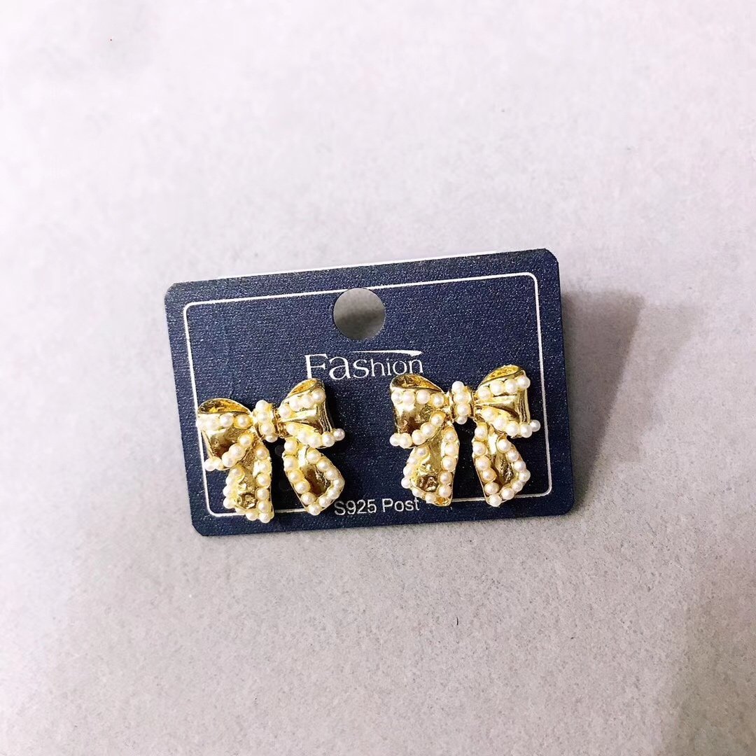 Butterfly Combined With Golden Pearls Women Fashion Earrings