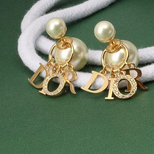Brand Fashion New Pearl Simple Letter Earrings For Women