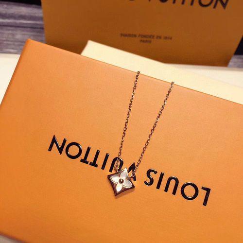 Diamond White Shell Clover Pendant Necklace Titanium Steel Necklace Fashion Rose Gold Clavicle