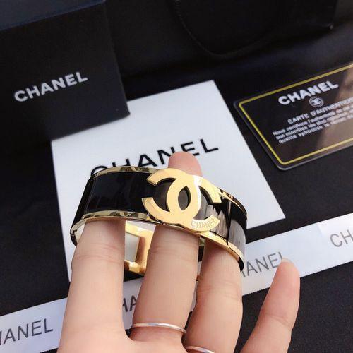 New High-quality Titanium Steel Hollow Bracelet Fashion Ladies Accessories
