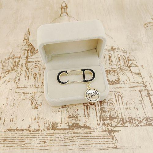 Brooch CD Chain Pin Brooch Autumn And Winter Coat Hat Suit Suit Skirt Bag Decoration