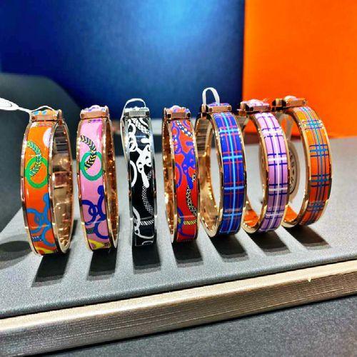 Luxury Brand Top Quality 18K Gold Plated Enamel Bracelet For Lovers Women Ladies Bracelet