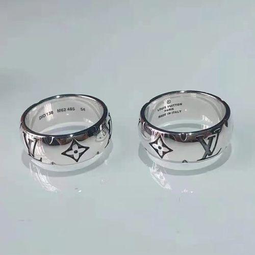 Straight Net Red Clover Ring Vibrato Tiktok Ring