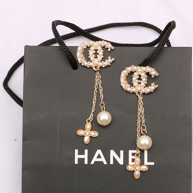 Exquisite Small Fragrance Earrings Ladies Fashion Earrings