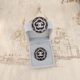 New Letter Brooch Luxury Drip Pin Buckle Autumn And Winter Coat Hat Suit Suit Skirt Bag