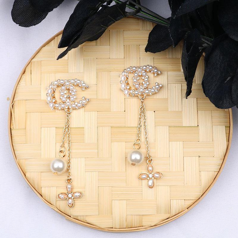 Exquisite Small Fragrance Earrings Ladies Fashion Earrings